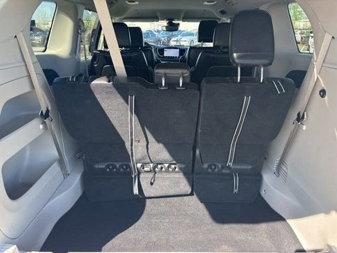 Used 2024 Chrysler Pacifica Touring-L image 33