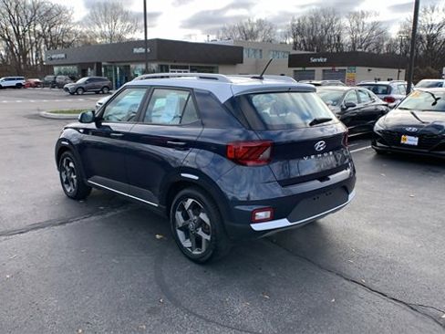 Used 2024 Hyundai Venue Limited image 3