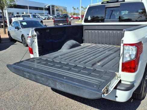 Used 2021 Nissan Titan SV w/ SV Convenience Package RWD image 7
