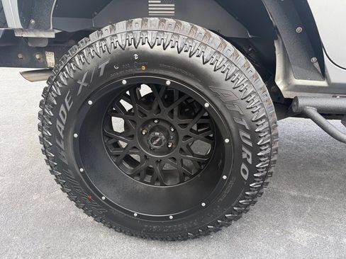 Used 2018 Jeep Wrangler Unlimited Sahara AWD/4WD image 38