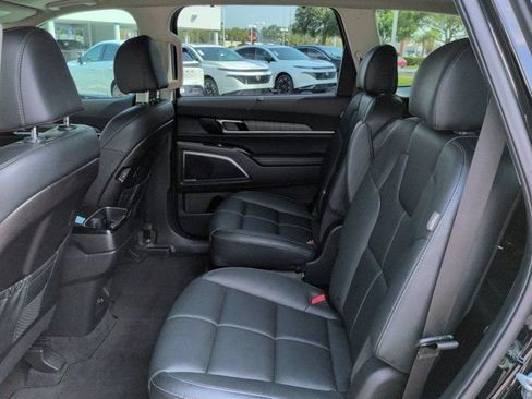 Used 2024 Kia Telluride SX w/ Towing Package FWD image 13