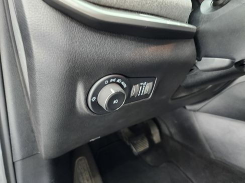 Used 2024 Jeep Compass Latitude image 38