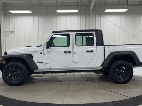 Used 2023 Jeep Gladiator Sport AWD/4WD image 5