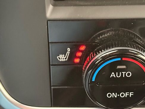 Certified 2025 Nissan Rogue SV image 36