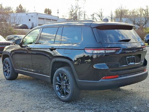 New 2025 Jeep Grand Cherokee L Limited image 4