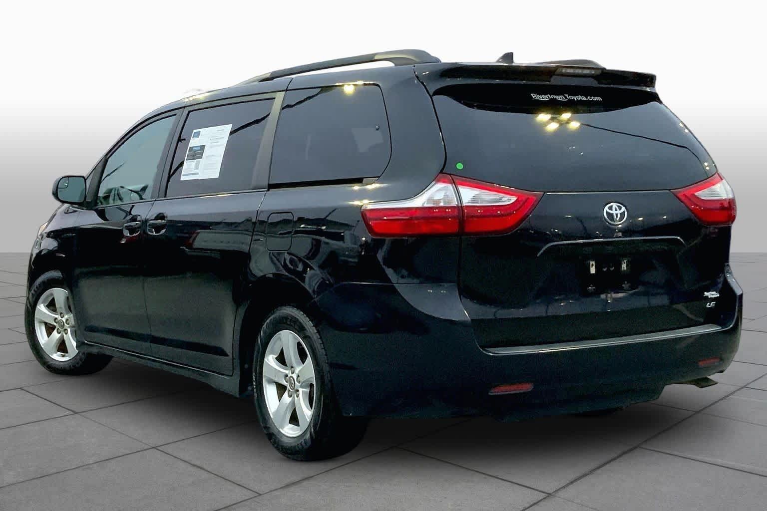 Used 2018 Toyota Sienna LE FWD image 11