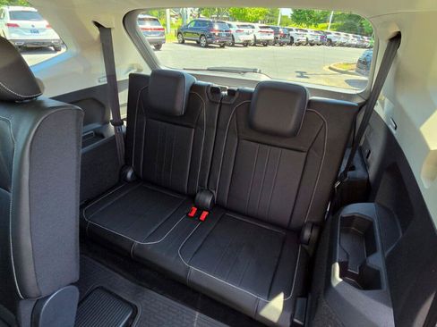 Certified 2023 Volkswagen Tiguan SE w/ Panoramic Sunroof Package FWD image 48