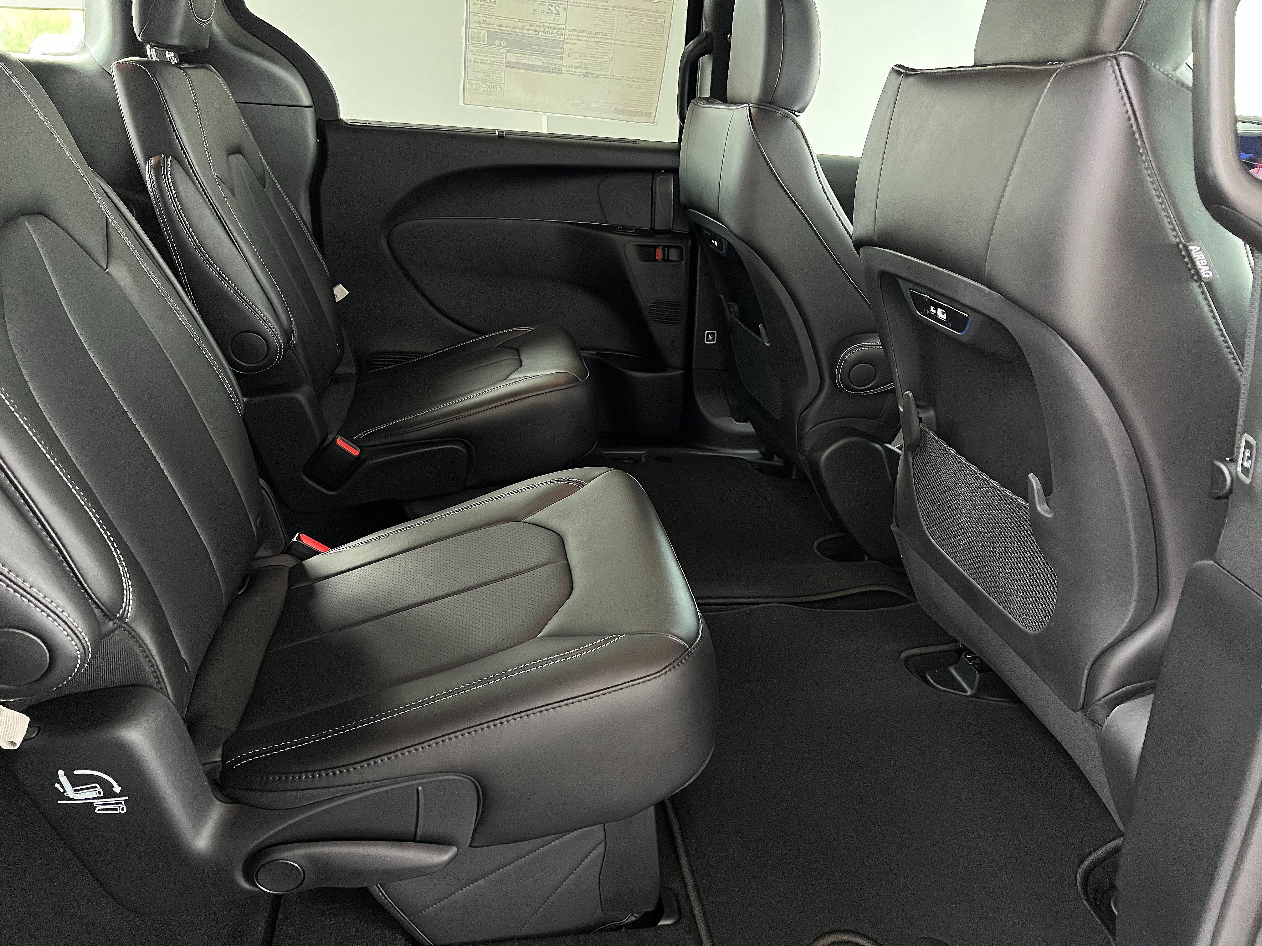 New 2027 Chrysler Pacifica Select FWD image 25