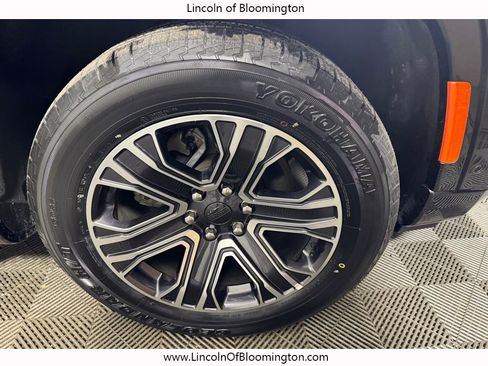 Used 2024 Jeep Wagoneer L Series II w/ Flexible Seating Group image 14