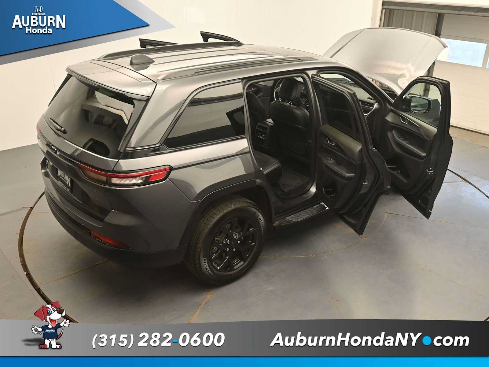 Used 2024 Jeep Grand Cherokee Altitude AWD/4WD image 40