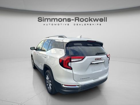 Used 2023 GMC Terrain SLT image 16