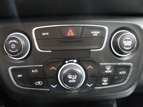 Used 2020 Jeep Compass Latitude image 30