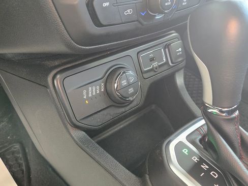 Used 2023 Jeep Renegade Trailhawk image 19