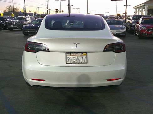Used 2019 Tesla Model 3 Standard Range image 5