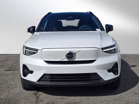 Used 2023 Volvo XC40 Recharge Plus image 2