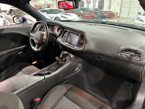 Used 2020 Dodge Challenger SXT RWD image 11