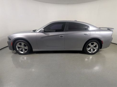 Used 2015 Dodge Charger SXT image 4