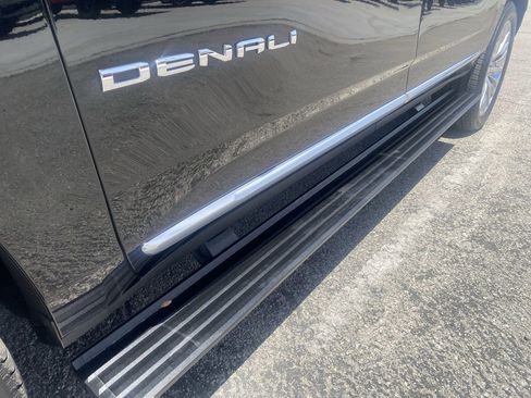 Used 2023 GMC Yukon XL Denali AWD/4WD image 36