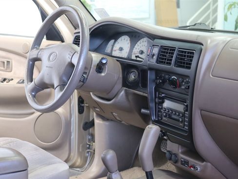 Used 2004 Toyota Tacoma 4x4 Xtracab V6 image 79