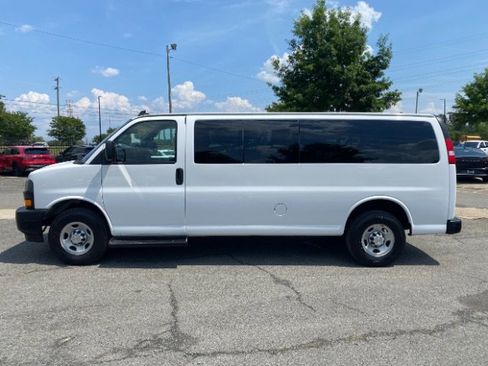 Used 2023 Chevrolet Express 3500 LS RWD image 2