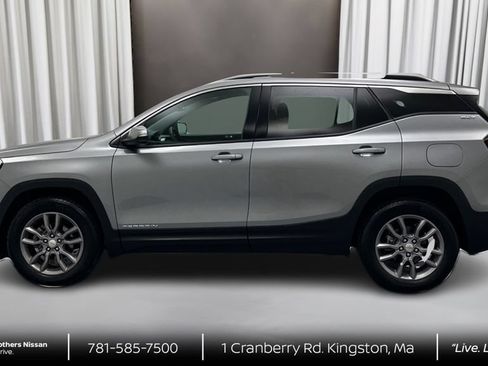 Used 2024 GMC Terrain SLT AWD/4WD image 8