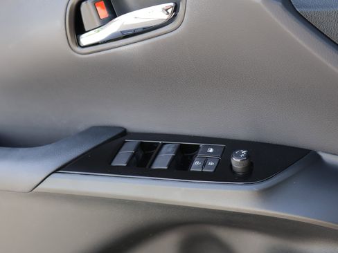Used 2021 Toyota Prius L Eco FWD image 47