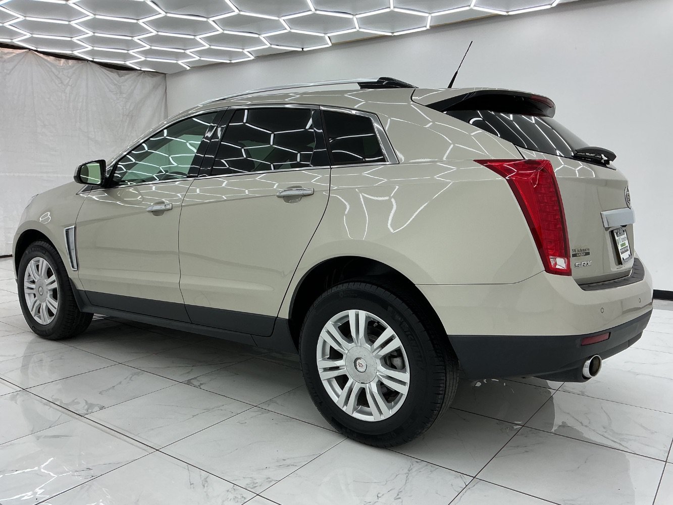 Used 2014 Cadillac SRX Luxury w/ Driver Awareness Package FWD image 12