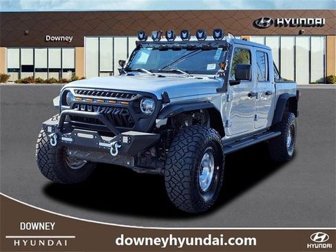 Used 2023 Jeep Gladiator Overland image 1