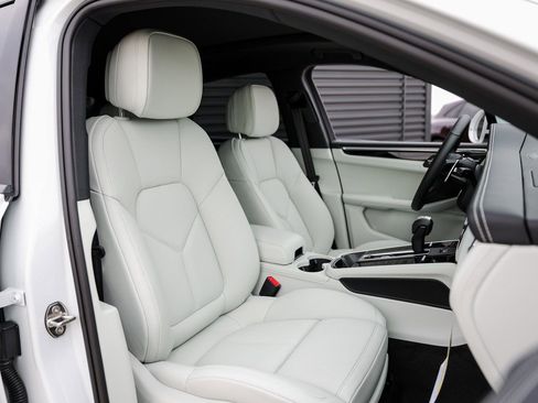 New 2026 Porsche Macan image 28