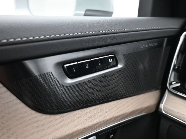 New 2026 Volvo XC90 B6 Plus w/ Protection Package Premier AWD/4WD image 30