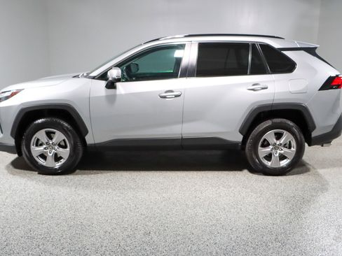 Used 2022 Toyota RAV4 XLE FWD image 10