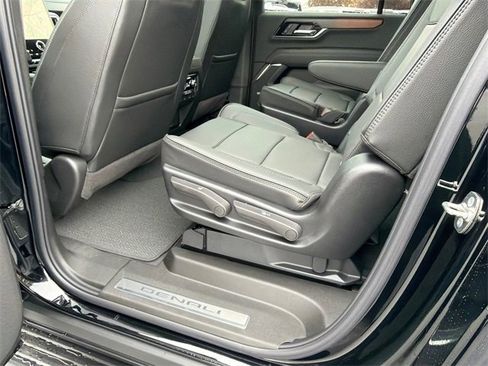 Used 2026 GMC Yukon XL Denali w/ Advanced Technology Package image 21