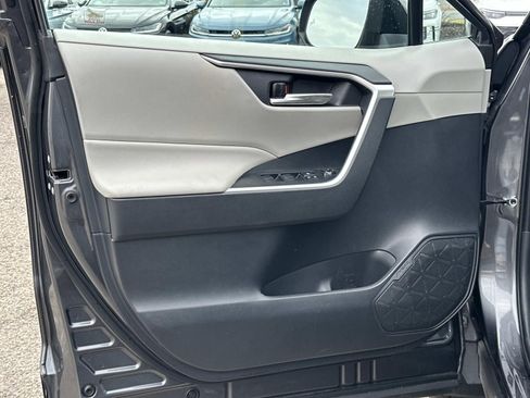 Used 2019 Toyota RAV4 XLE w/ Convenience Package image 16