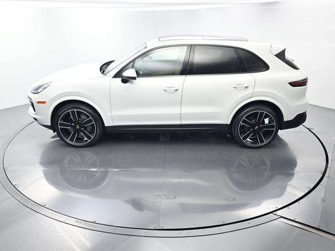 Certified 2023 Porsche Cayenne Platinum Edition AWD/4WD image 35