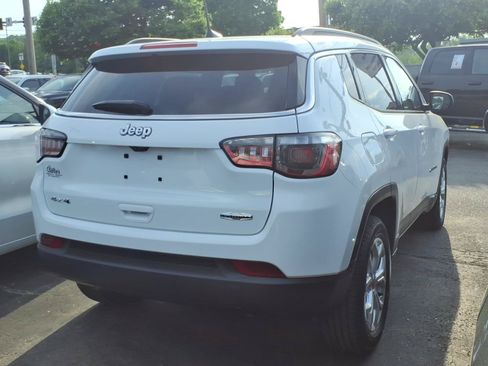 Used 2025 Jeep Compass Latitude AWD/4WD image 4