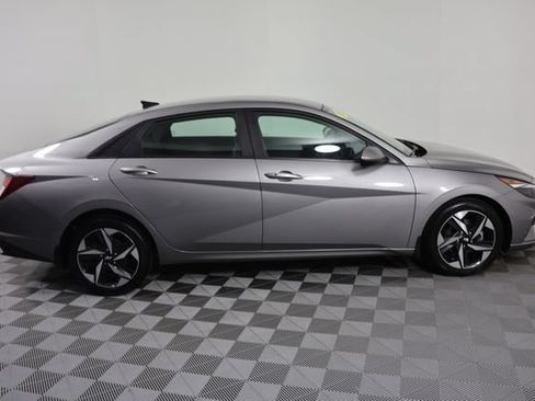 Used 2023 Hyundai Elantra SEL w/ Convenience Package FWD image 9