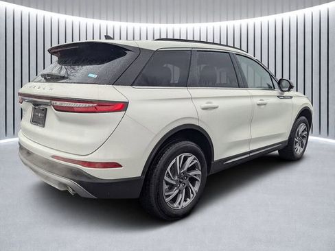 New 2026 Lincoln Corsair Premiere image 3