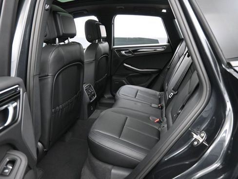 Certified 2025 Porsche Macan AWD/4WD image 25
