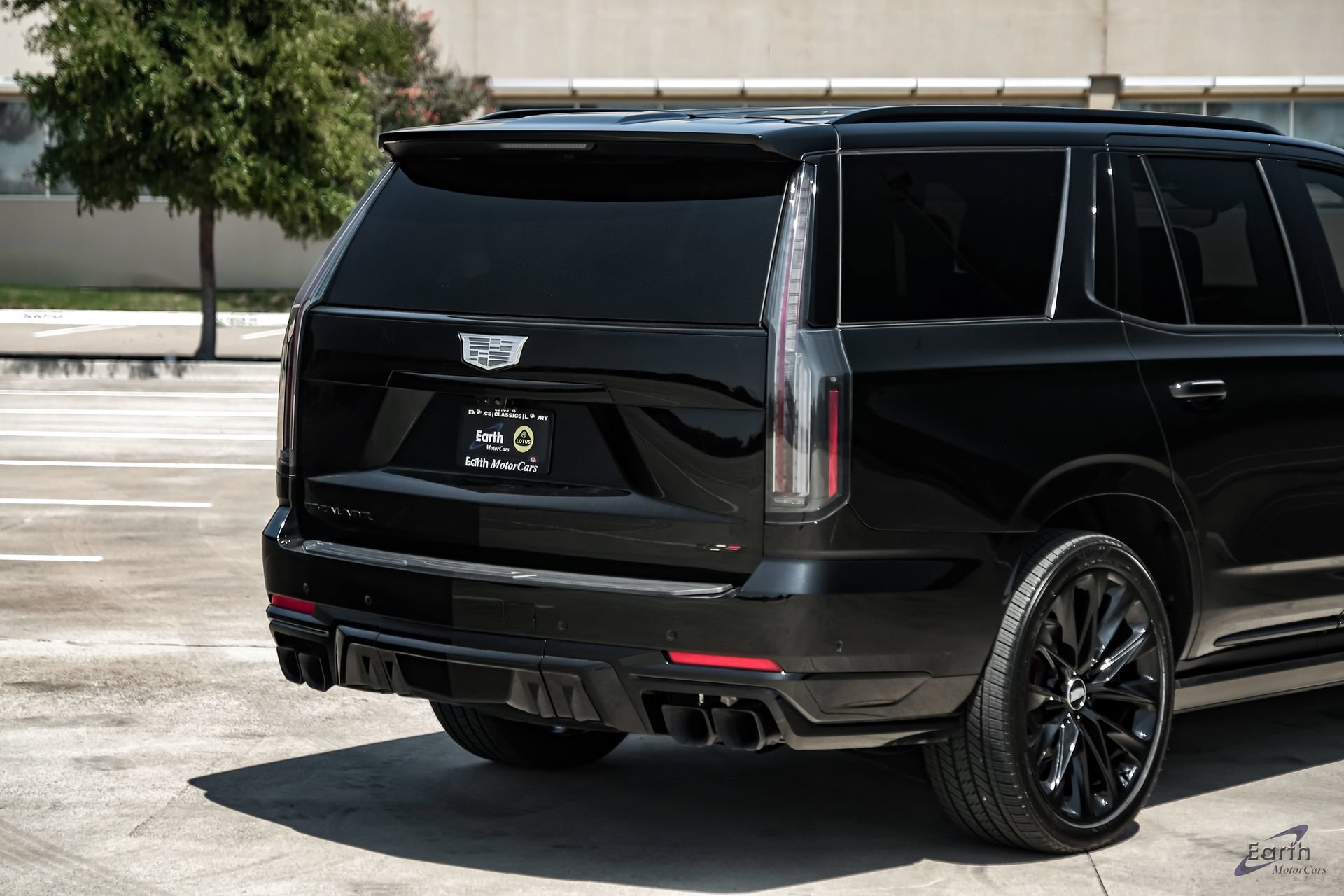 Used 2026 Cadillac Escalade V w/ LPO, ONYX Package AWD/4WD image 19