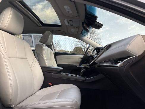 Used 2018 Toyota Avalon Limited image 9