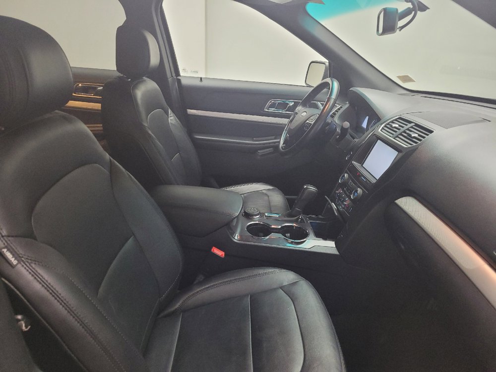 Used 2016 Ford Explorer XLT w/ Equipment Group 202A AWD/4WD image 21