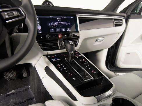 New 2026 Porsche Macan S image 24