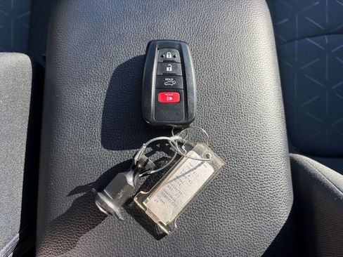 Used 2025 Toyota RAV4 XLE image 33