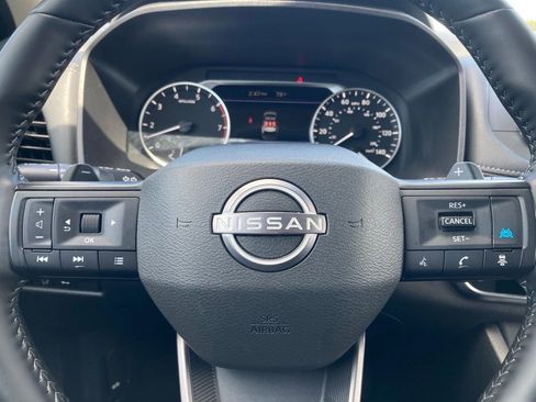 Used 2025 Nissan Rogue SV image 18