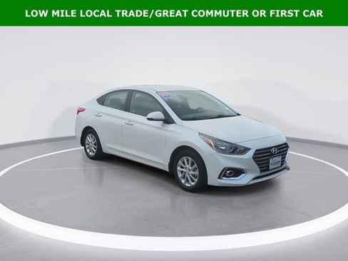Used 2021 Hyundai Accent SEL image 2