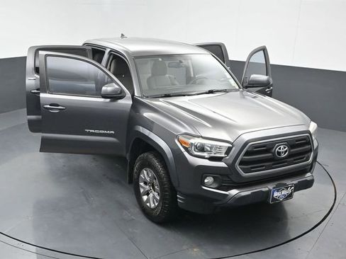 Used 2017 Toyota Tacoma SR5 image 25
