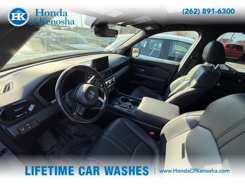 Used 2024 Honda Pilot TrailSport image 4