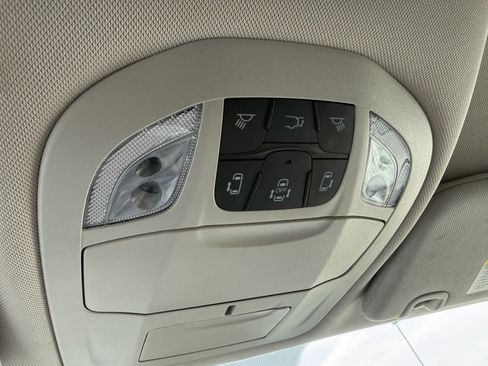 Used 2023 Chrysler Pacifica Touring-L image 33