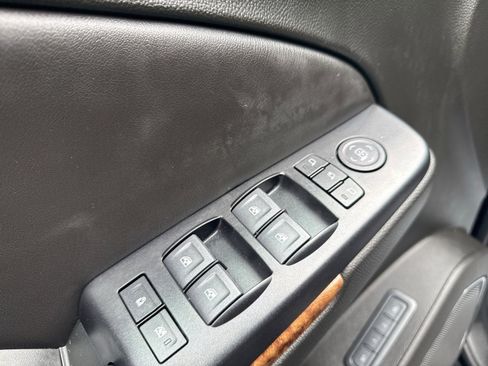 Used 2019 Chevrolet Suburban Premier w/ Premier Plus Edition AWD/4WD image 15