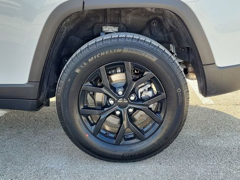 New 2026 Jeep Grand Cherokee Altitude AWD/4WD image 9